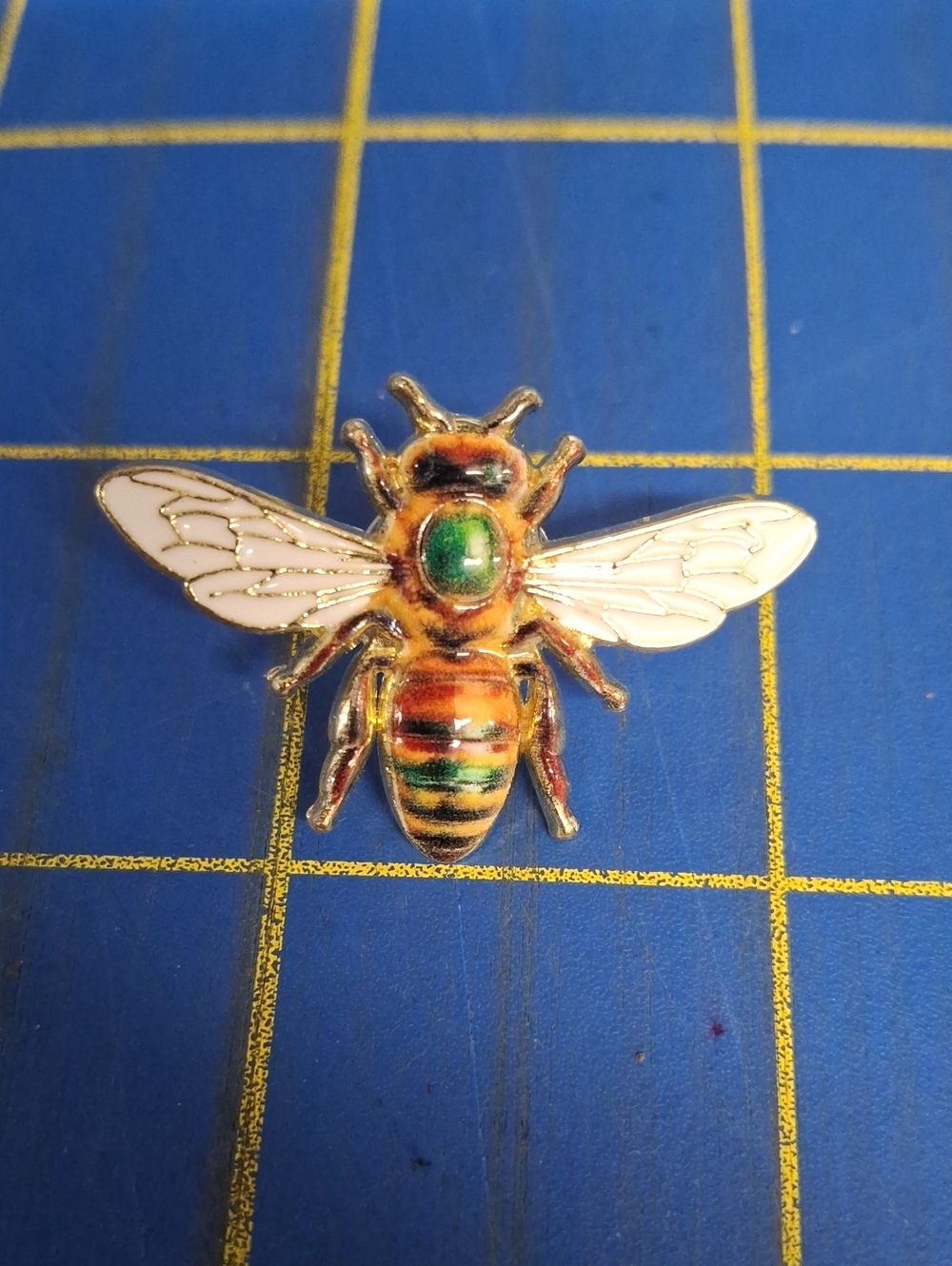 Gold Bee Enamel 1x1.5 Pin New